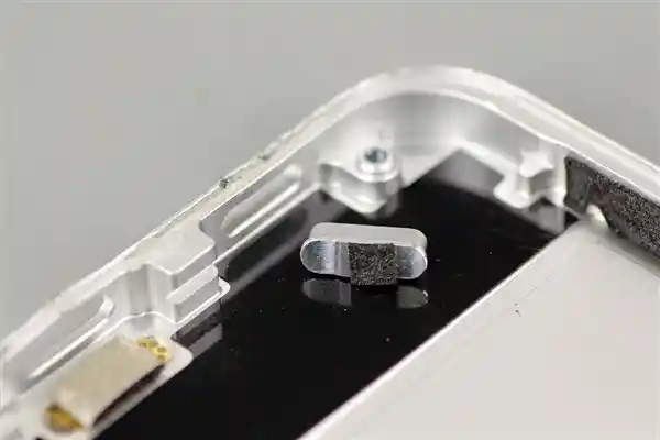 299元引爆市场!小米金沙江磁吸充电宝拆解:超薄背后的硬核黑科技