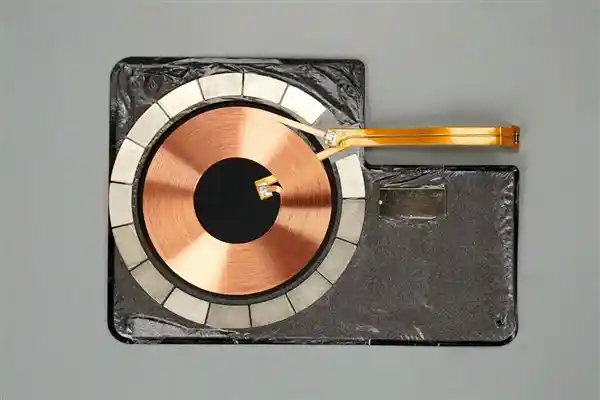 299元引爆市场!小米金沙江磁吸充电宝拆解:超薄背后的硬核黑科技