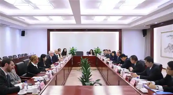 苹果掌门人会晤工信部长：加码投资中国，科技合作再升级