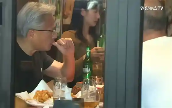 黄仁勋韩流出击:15年后再访韩国,与三星李在镕、现代郑义宣共饮交杯酒