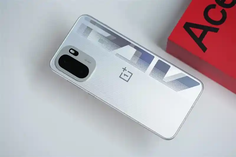 165Hz电竞屏仅是开始!一加Ace 6深度评测:游戏旗舰的颠覆之作