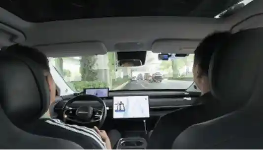 文远知行突破技术壁垒,端到端ADAS或将引领智能驾驶新纪元