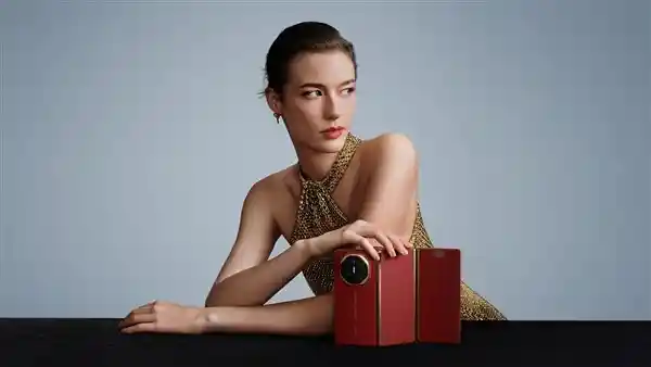 华为三折叠屏旗舰Mate XTs震撼登场，麒麟9020引领未来新视界