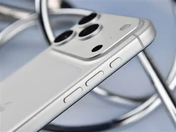 iPhone 17 Pro首曝:性能巅峰再登顶