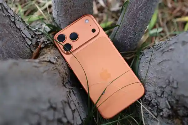 iPhone 17首贴膜即翻车！神器变凶器划伤边框，果粉心碎现场